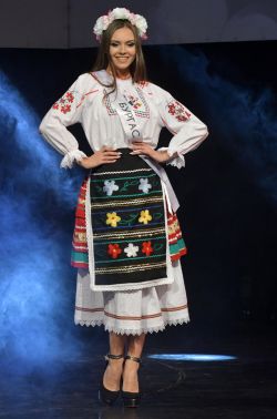 "Мис България" в национална носия